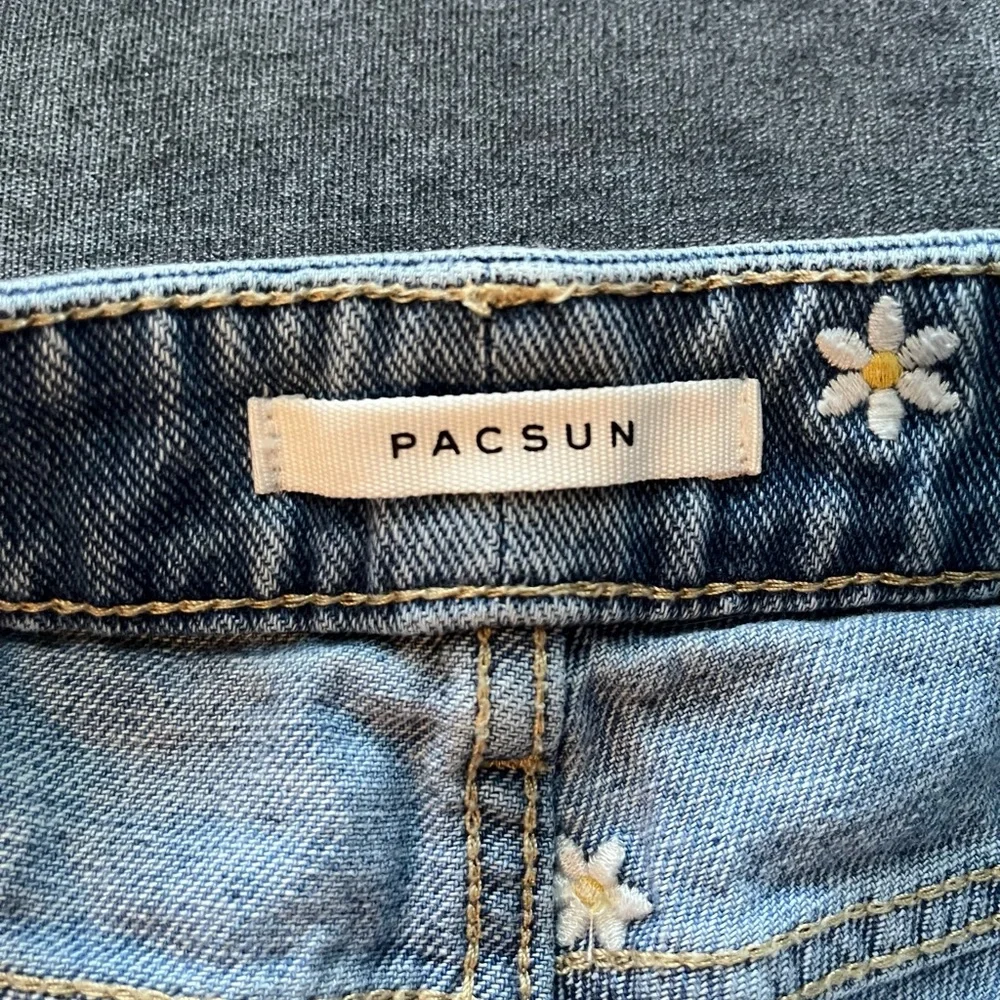 PacSun Denim Shorts with Floral Embroidery - Picture 3 of 5